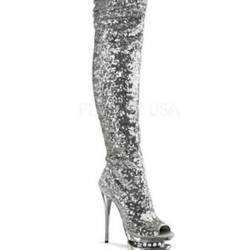 Exotic Sparkly heels ( I love shiny). Newcondition